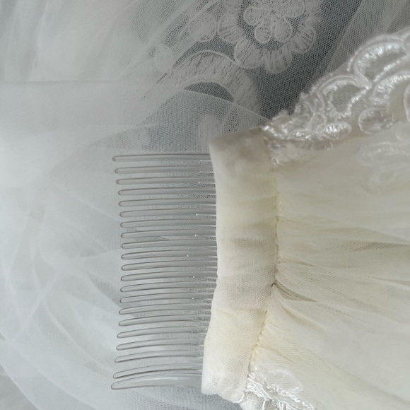 Lace Trim Royal Wedding Veil - Picture 8 of 8
